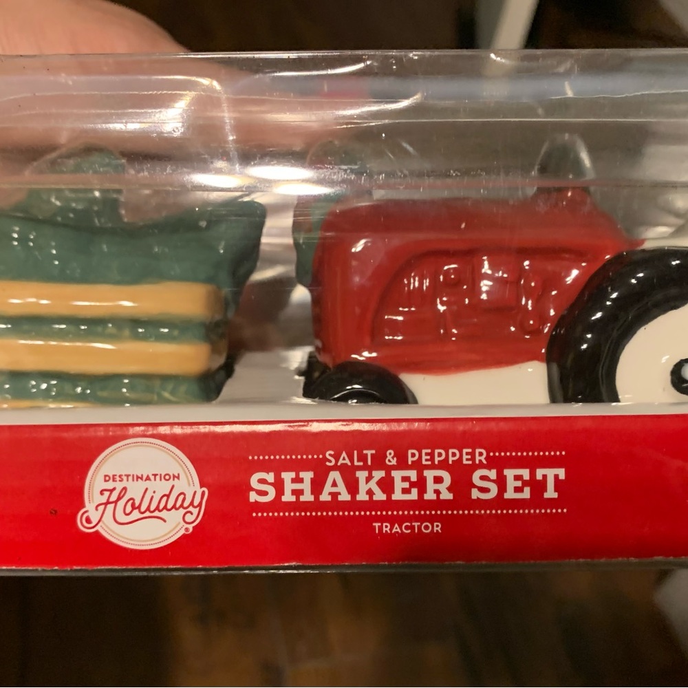 Tracker with Tree Salt and Pepper Set